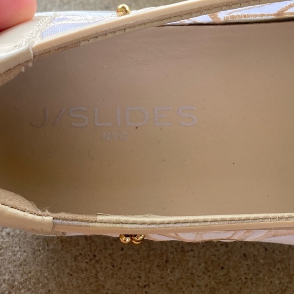 J/SLIDES Tan and White Loafers with Gold Hardware 8 - Picture 6 of 9